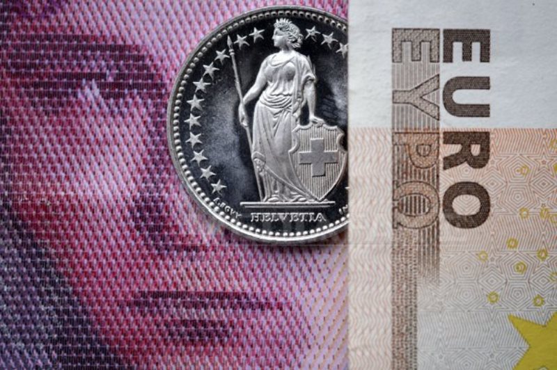 Turbulențe financiare. Cea mai solidă monedă de pe Terra ajunge la un maxim istoric față de Dolar. Care sunt consecințele