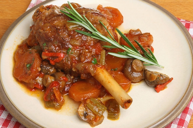 Condimentul care nu trebuie niciodată folosit la friptura de miel. Care sunt „pericolele”