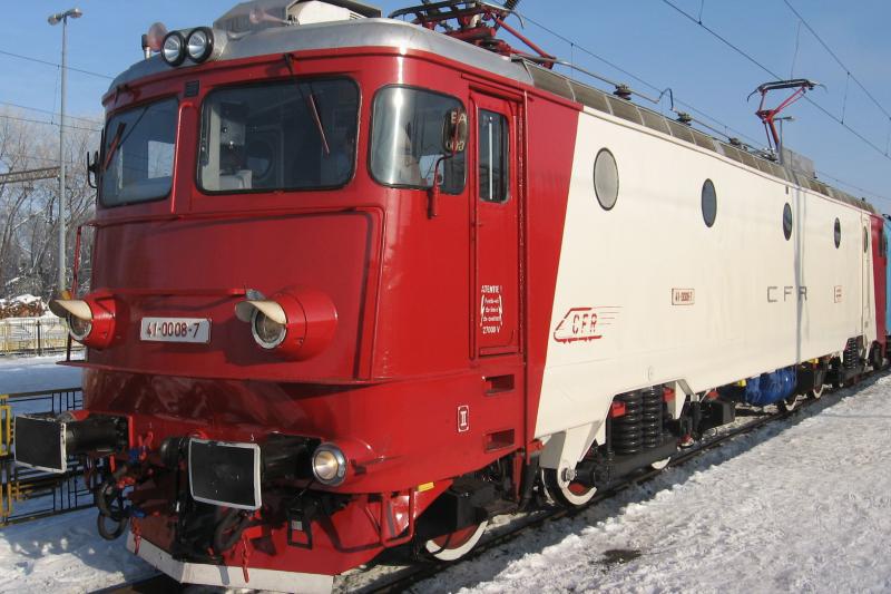 Trafic feroviar temporar suspendat în Timiș. O locomotivă a unui tren de călători a deraiat pe traseul Holdea – Margina. Nu sunt victime