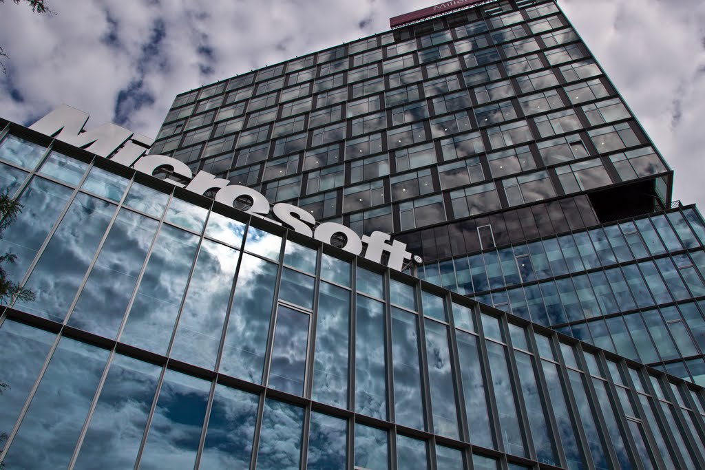 Cutremur la Microsoft. Gigantul tech anunță primul program de „plecări voluntare” din istoria companiei. Mii de angajați sunt vizați de concedieri