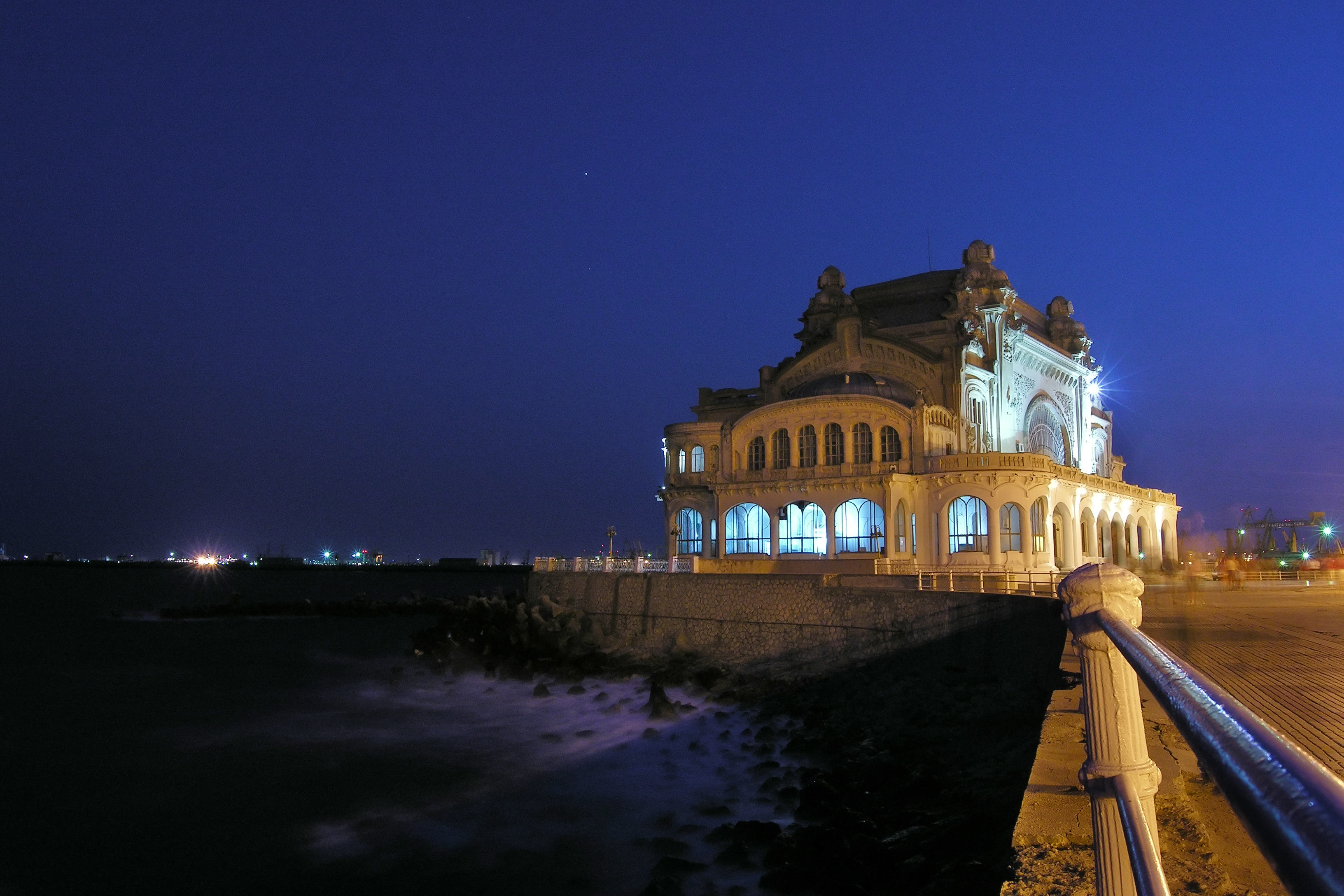 Primul bistro din Cazinoul din Constanța va fi inaugurat. Când vor putea servi clienții o cafea cu vedere la Mare în condiții speciale