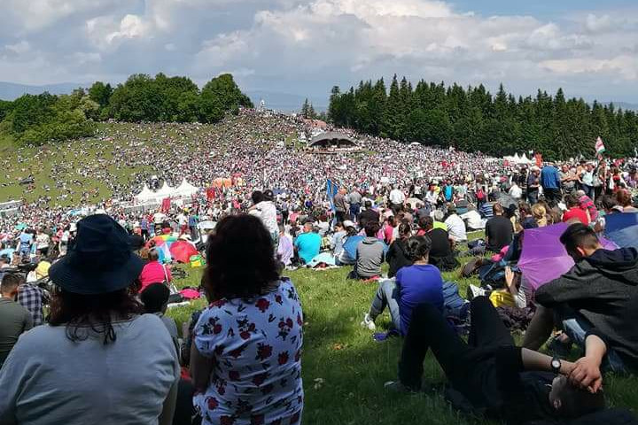 Doar o mână de pelerini au avut nevoie de asistență medicală la procesiunea de la Şumuleu Ciuc