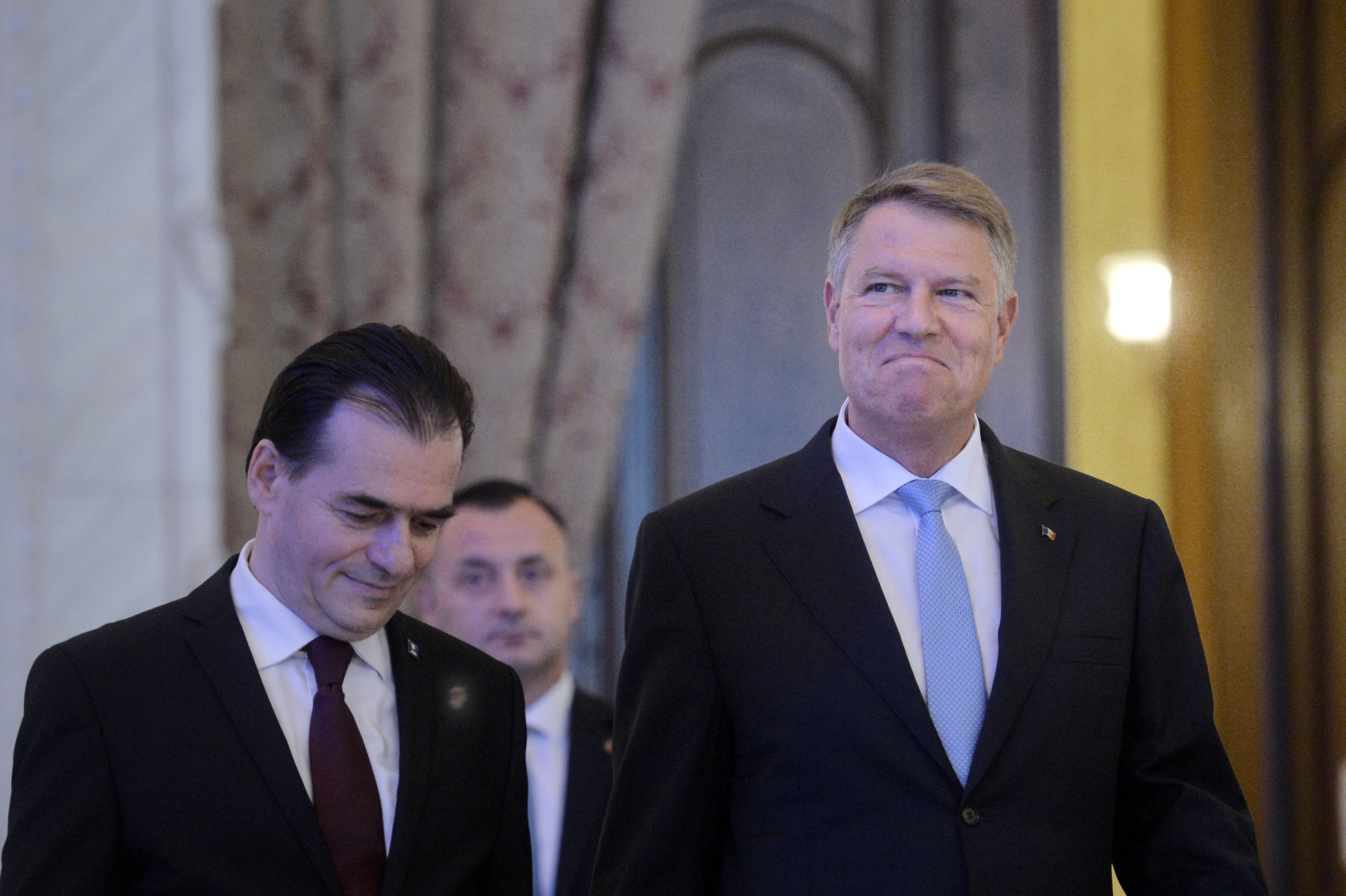După ce a pus umărul la alegerea lui Iohannis, de două ori, și după ce Iohannis l-a pus premier de tot atâtea ori, acum Orban nu se mai oprește din criticat