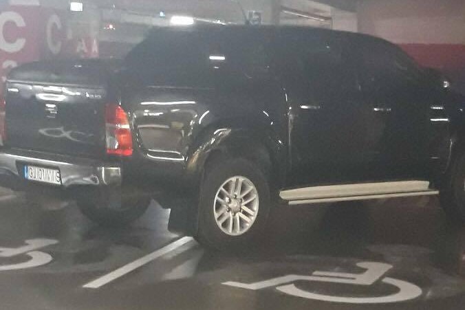 Locurile în care poți să fi amendat dacă parchezi chiar dacă ai plătit taxa de staționare. Care pot fi consecințele suplimentare