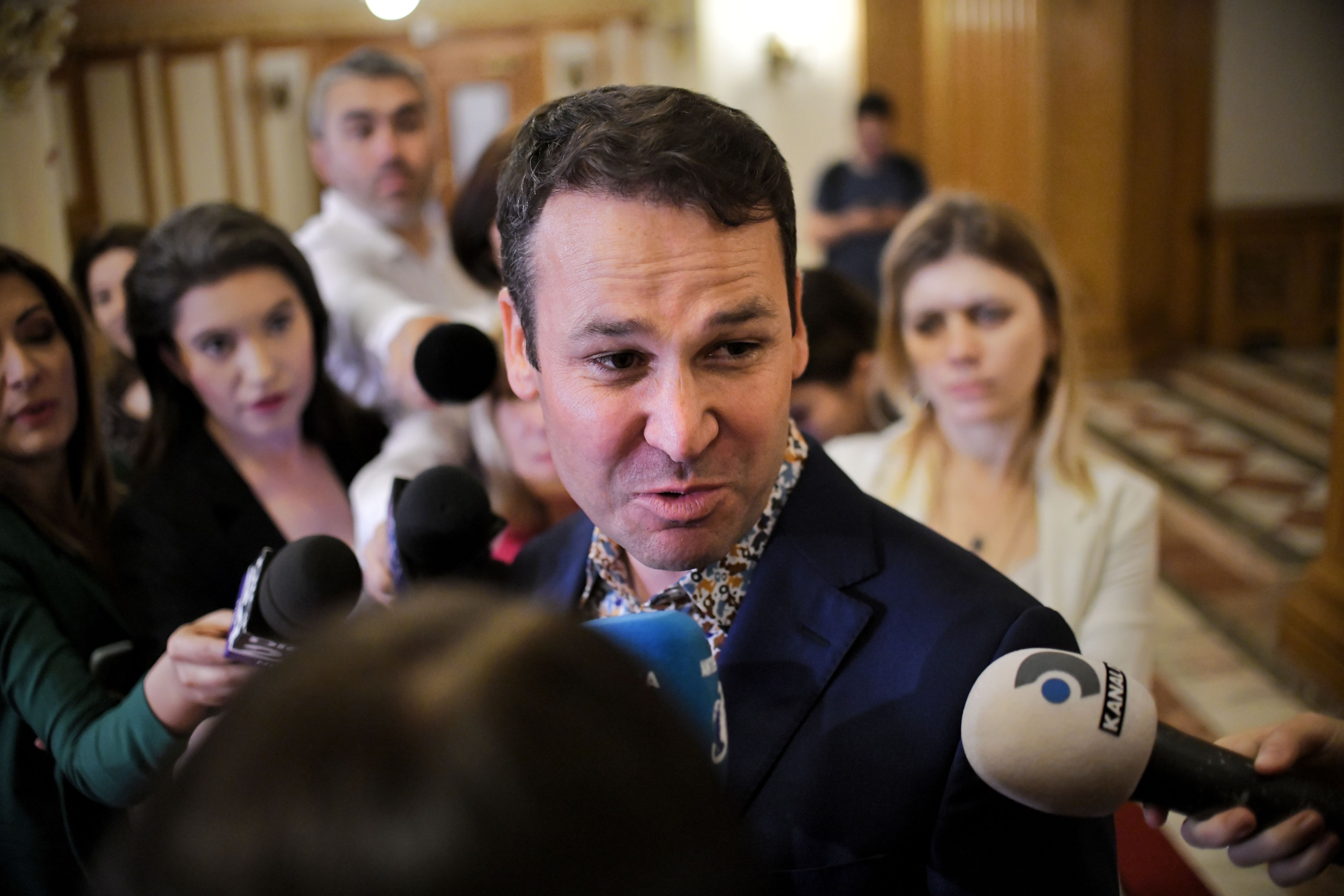 Primarul Sectorului 3 e acuzat că a asfaltat pe bani publici un drum privat pentru fratele său / Robert Negoiță: „Aveți dreptate”