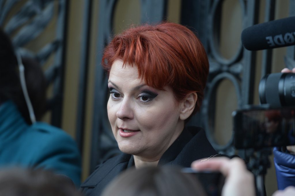 Lia Olguța Vasilescu îi răspunde lui Miruță, după ce a acuzat că un bloc din Craiova obturează un radar militar: „N-au văzut soldați decât în filme”