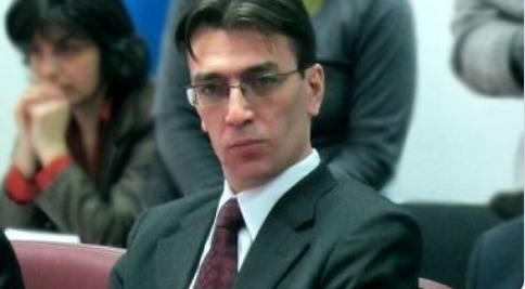 Toni Neacșu: „Ca Tomac să fie luat în serios în rolul de premier desemnat ar trebui ca acesta să renunțe mai întâi la mandatul de europarlamentar”