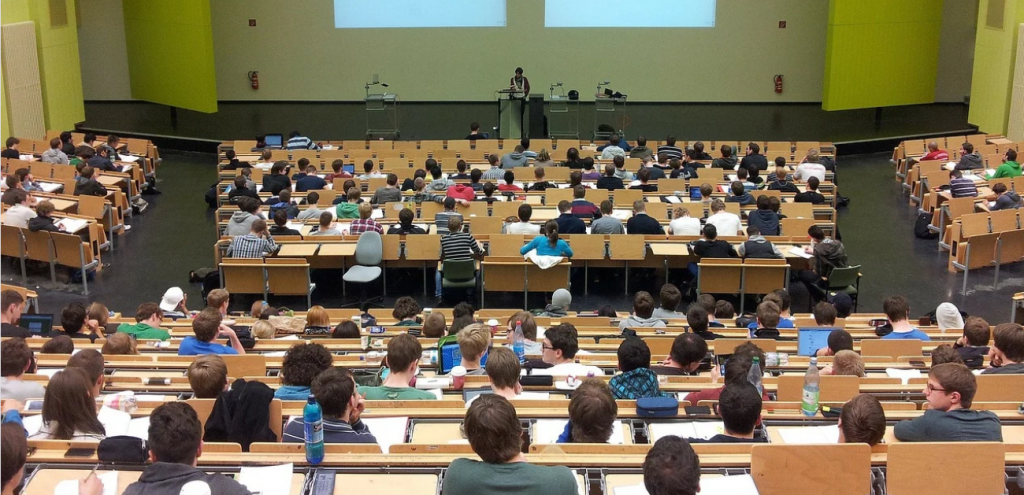 Studiile universitare la pensie. Se ia sau nu în considerare facultatea