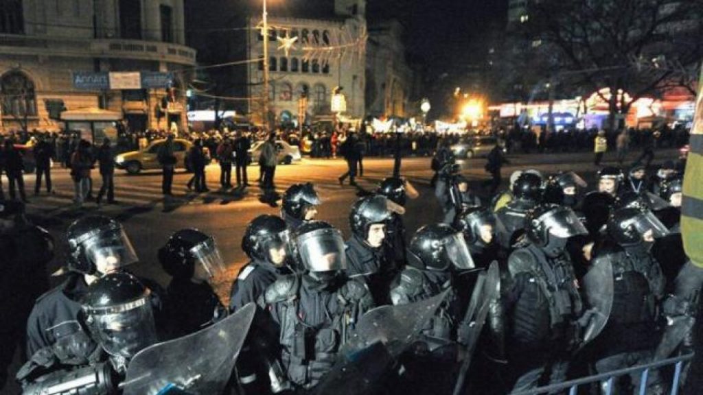 Jandarmeria anunță după FCSB – Petrolul: dosare penale pentru torțe și consum de droguri