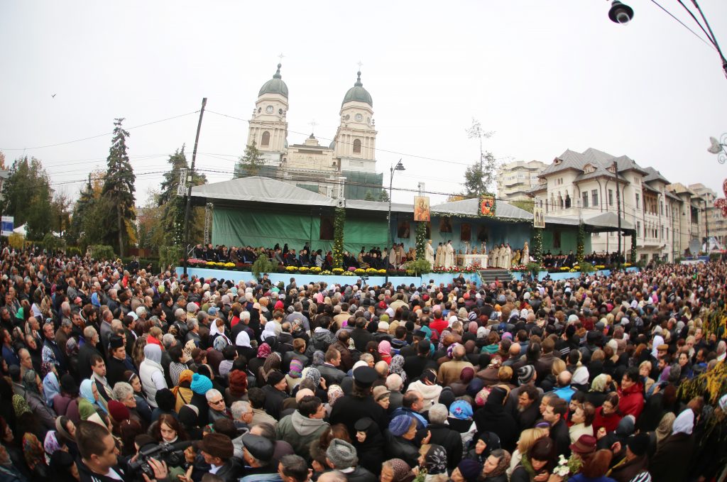 A început PELERINAJUL de Sfânta Parascheva. Regulile pe care miile de credincioși veniți la Iași trebuie să le respecte