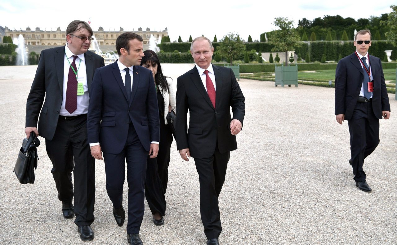 Financial Times dezvăluie „jocul dublu” al lui Macron. Franța nu vrea să folosească activele ruse blocate în băncile sale