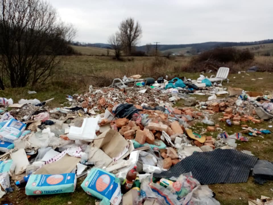 Mafia deșeurilor din Sintești a fost deposedată de 33 de tone de gunoi. Captura a fost anunțată de Garda de Mediu