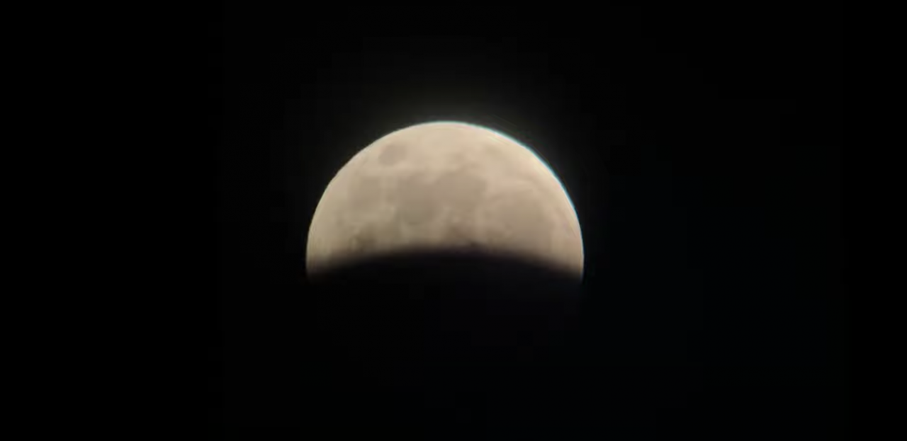 Prima Super-Lună a anului 2025, vizibilă în noaptea de 6 spre 7 octombrie pe cerul României. Efectele asupra somnului