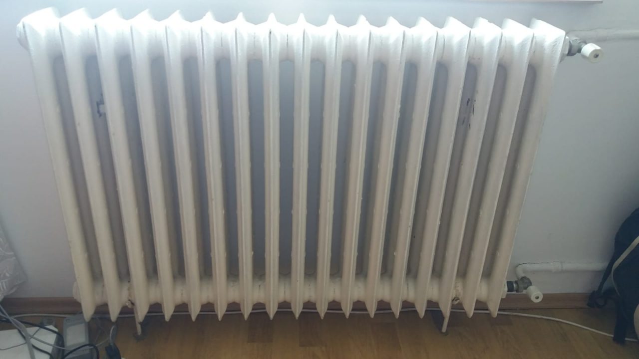 Cum combat bucureștenii FRIGUL de afară, zilele astea. Metodele inedite de încălzire folosite de unii locuitori ai Capitalei