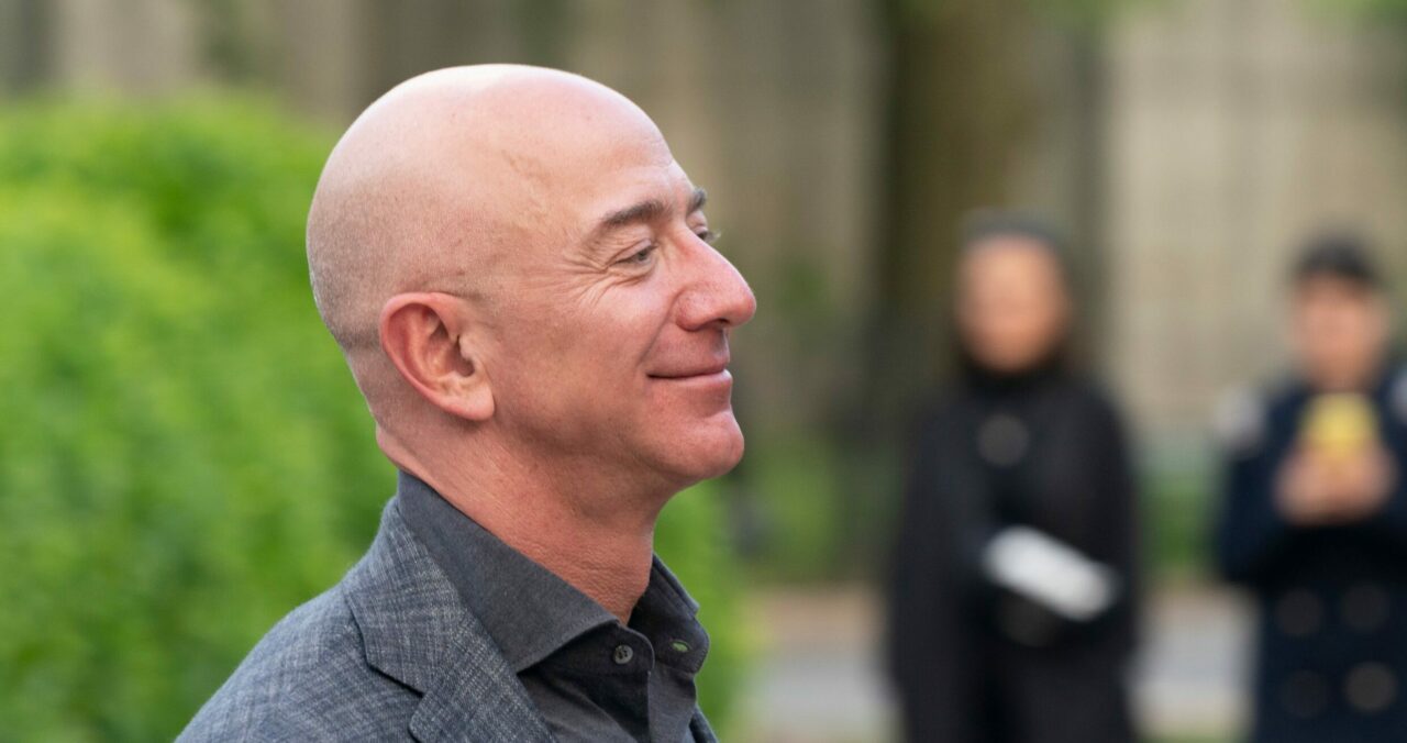 Cine e miliardarul atât de bogat încât mutarea sa a lăsat un stat american mai sărac cu aproape 1.000.000.000 de dolari