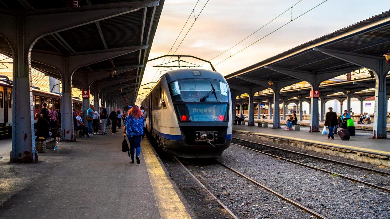 Circulația trenurilor ar putea fi BLOCATĂ de CFR Călători, care acuză AFR că nu a plătit compensaţiile. Despre ce sumă este vorba