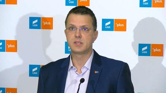 Moșteanu pare că nu știe ce vorbește. Spune că nu avem legislație pentru doborarea dronelor, după ce a participat la un CSAT pe această temă