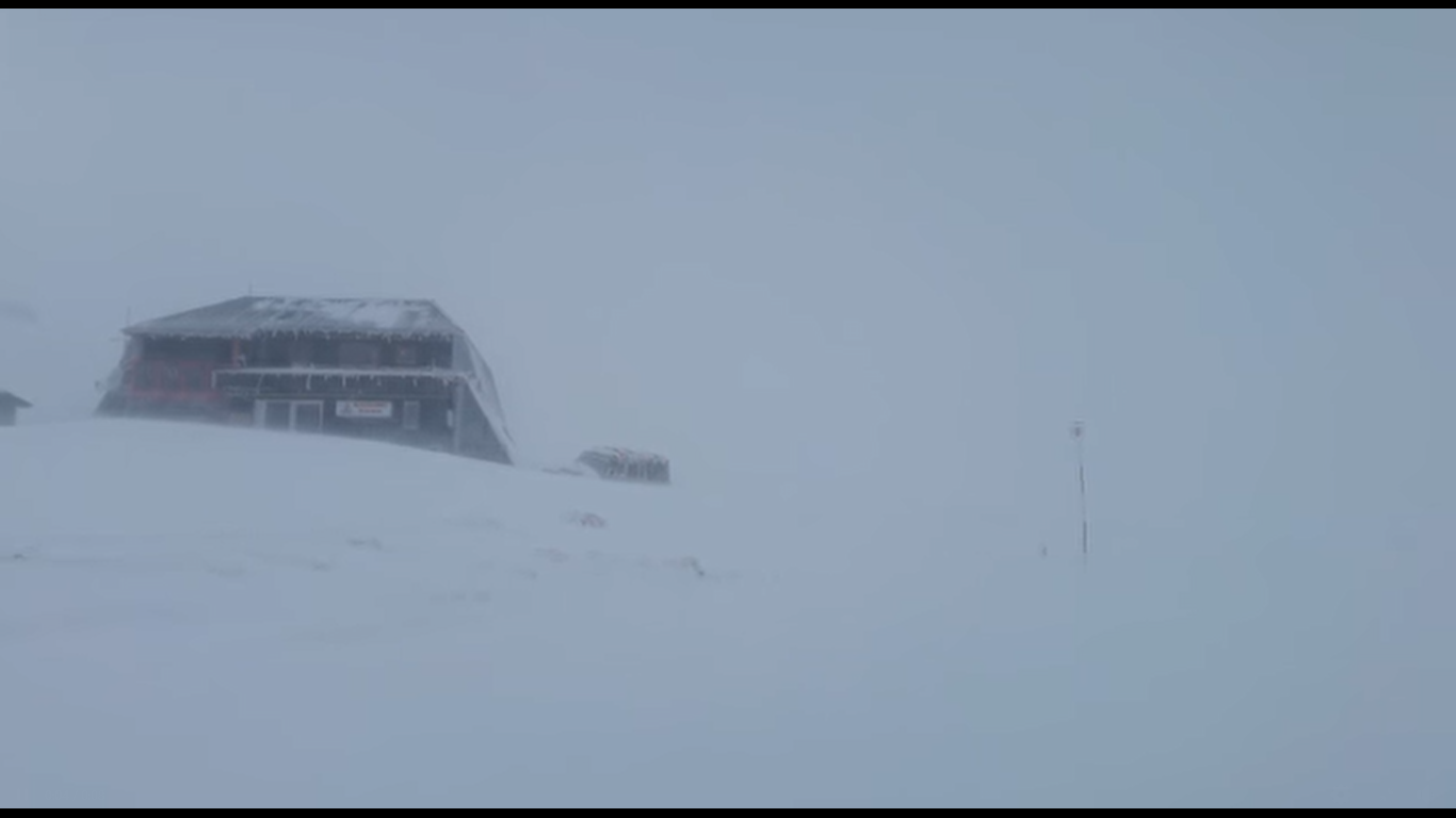 Ciclonul Deborah aduce ninsori de 50 cm în România