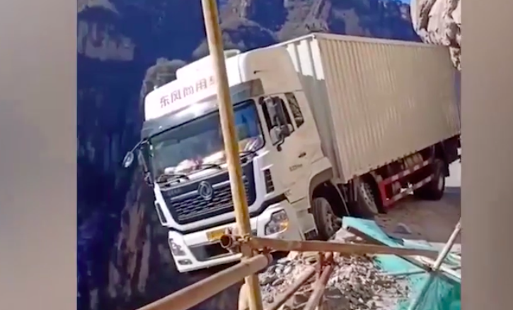 Știrea care te omoară. Un şofer român de TIR a citit în presă că a murit într-un accident: „Sunt viu, îmi pare rău”