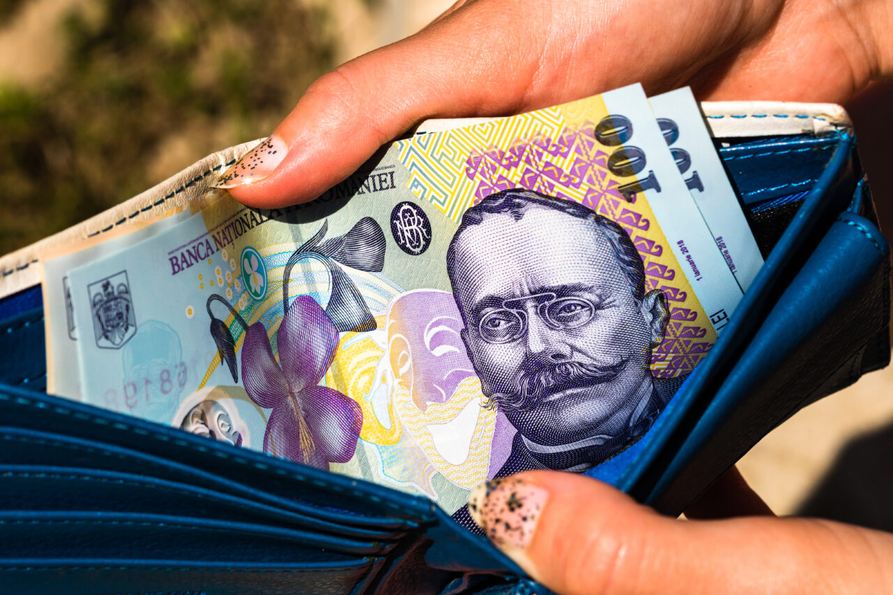 ROBOR scade ușor la început de an. Predicțiile specialiștilor: ce șanse sunt ca ratele la credite ipotecare să scadă în 2026