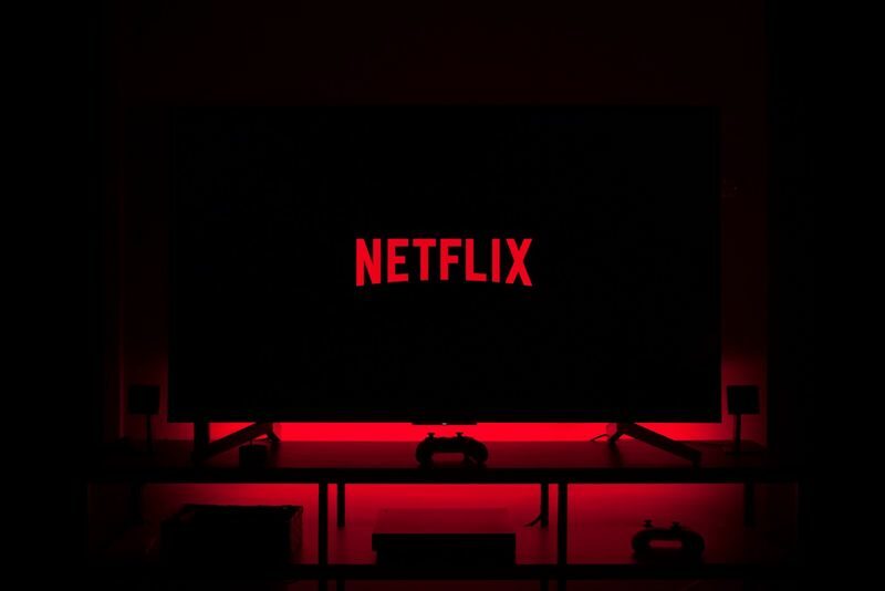 Netflix taie o funcție importantă pentru abonați. Nu mai poți trimite conținut pe TV direct din telefon