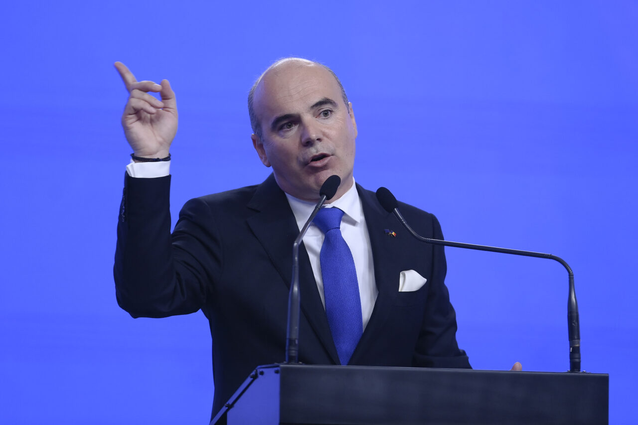 Rareș Bogdan anunță un referendum în PNL, pe model PSD, dacă să rămână sau să iasă de la guvernare: „Ar trebui să consultăm măcar forumurile județene”