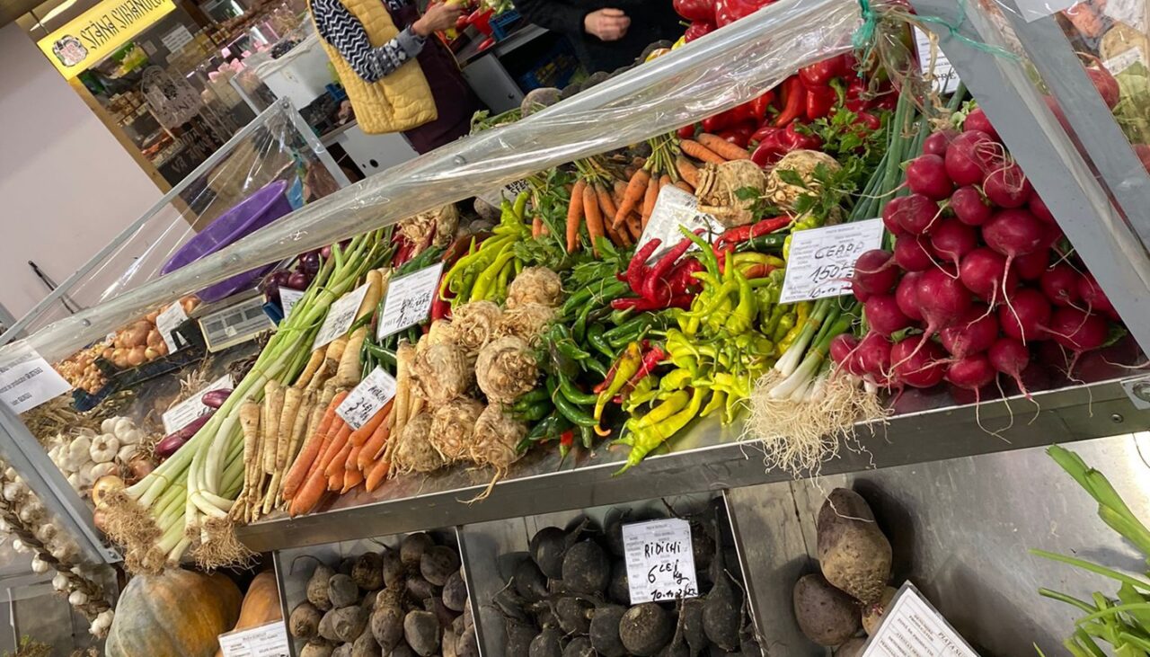 Leguma din piețe care a devenit aproape un lux pentru români. Costă acum cât două kilograme de carne