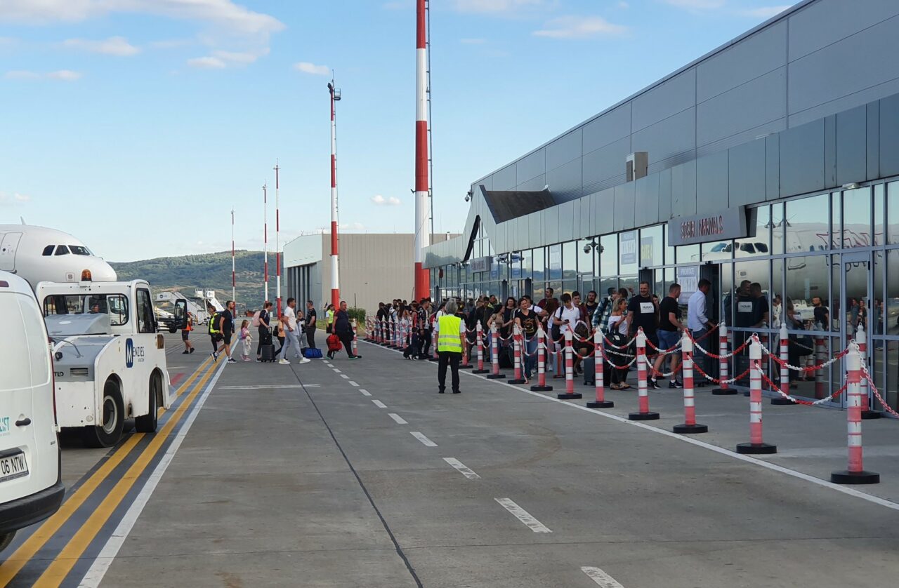 Aeroportul din Iași, pregătit pentru un val de călători nemaiîntâlnit. Recomandarea autorităților: veniți cu 3 ore înainte de zbor!