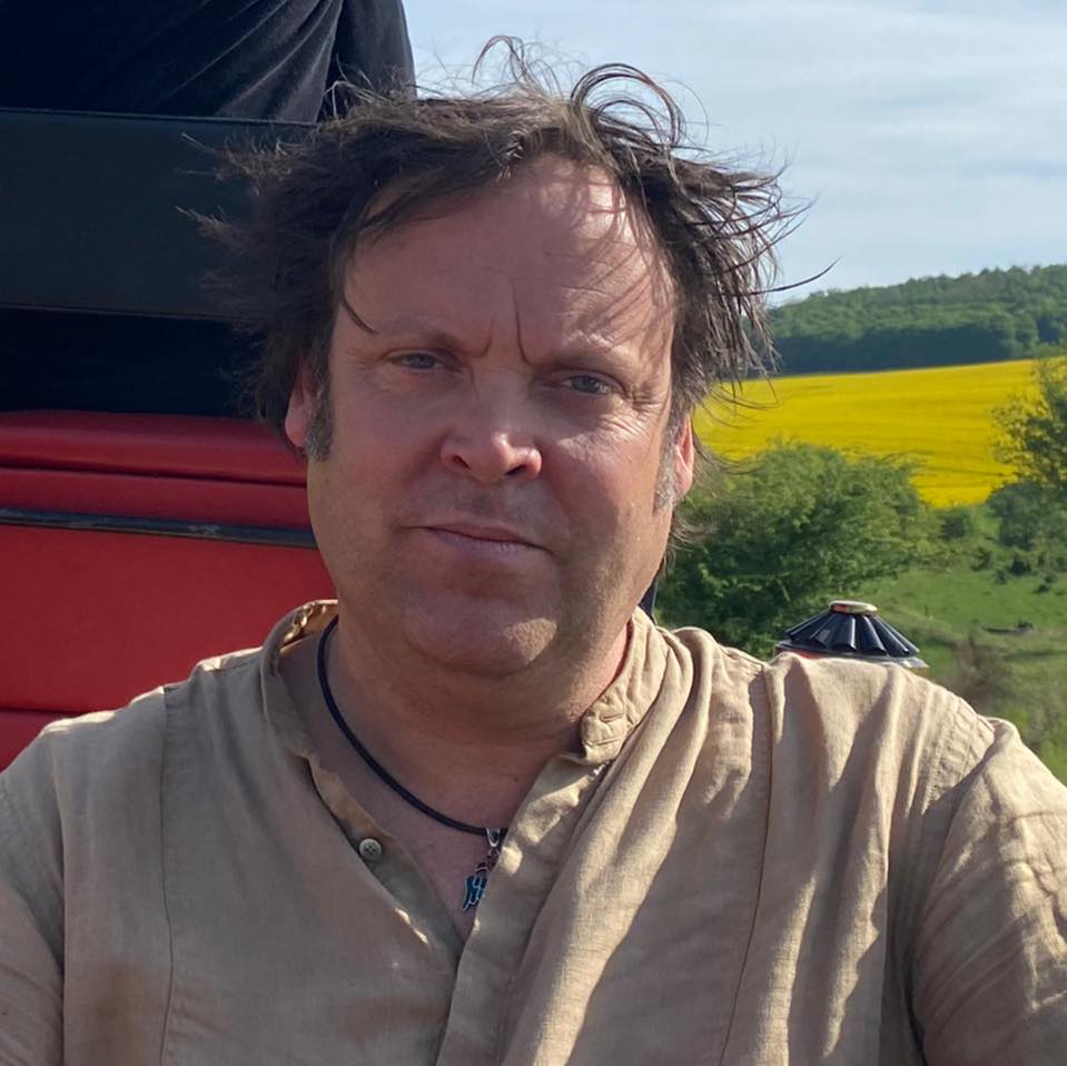 Faimosul Charlie Ottley, impresionat de bătrânii lăsați la -1 grad de pana de curent. „Am fost informați că problema s-a rezolvat. Doar că nu a fost”