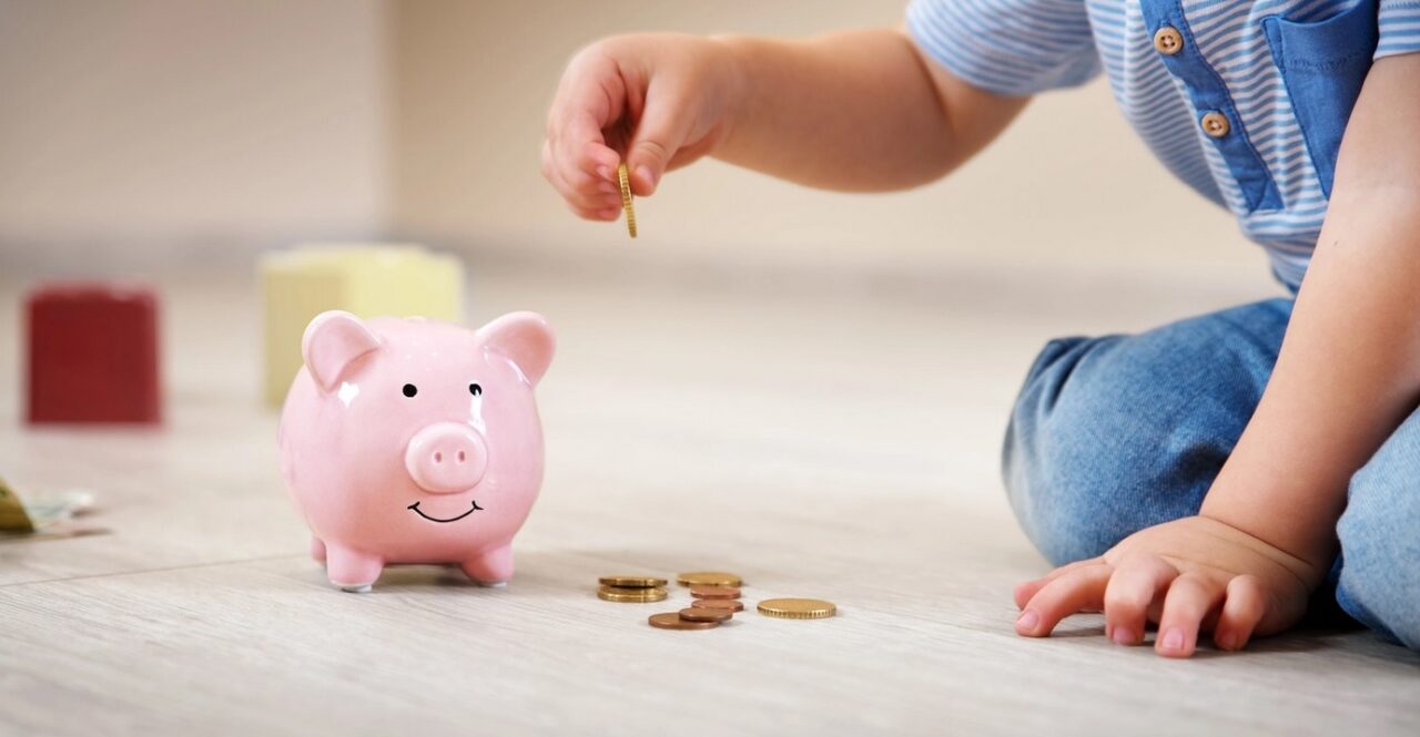 Când intră alocațiile și sprijinul de creștere copil în ianuarie 2026. Autoritățile au anunțat și ora exactă