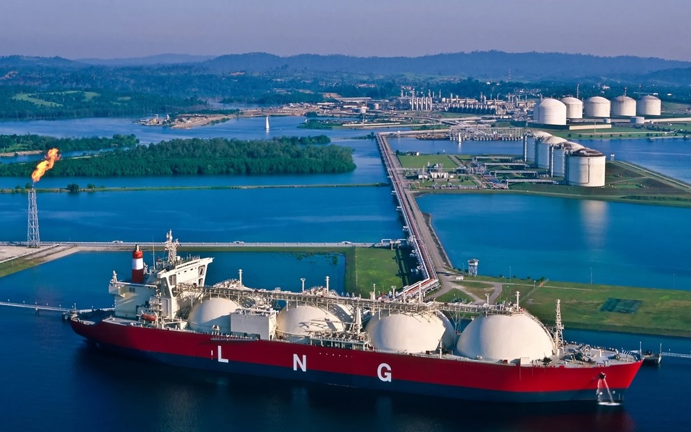 SUA resping acuzațiile că vând Europei gaz lichefiat la suprapreț. Schema prin care GNL este, de fapt, revândut UE