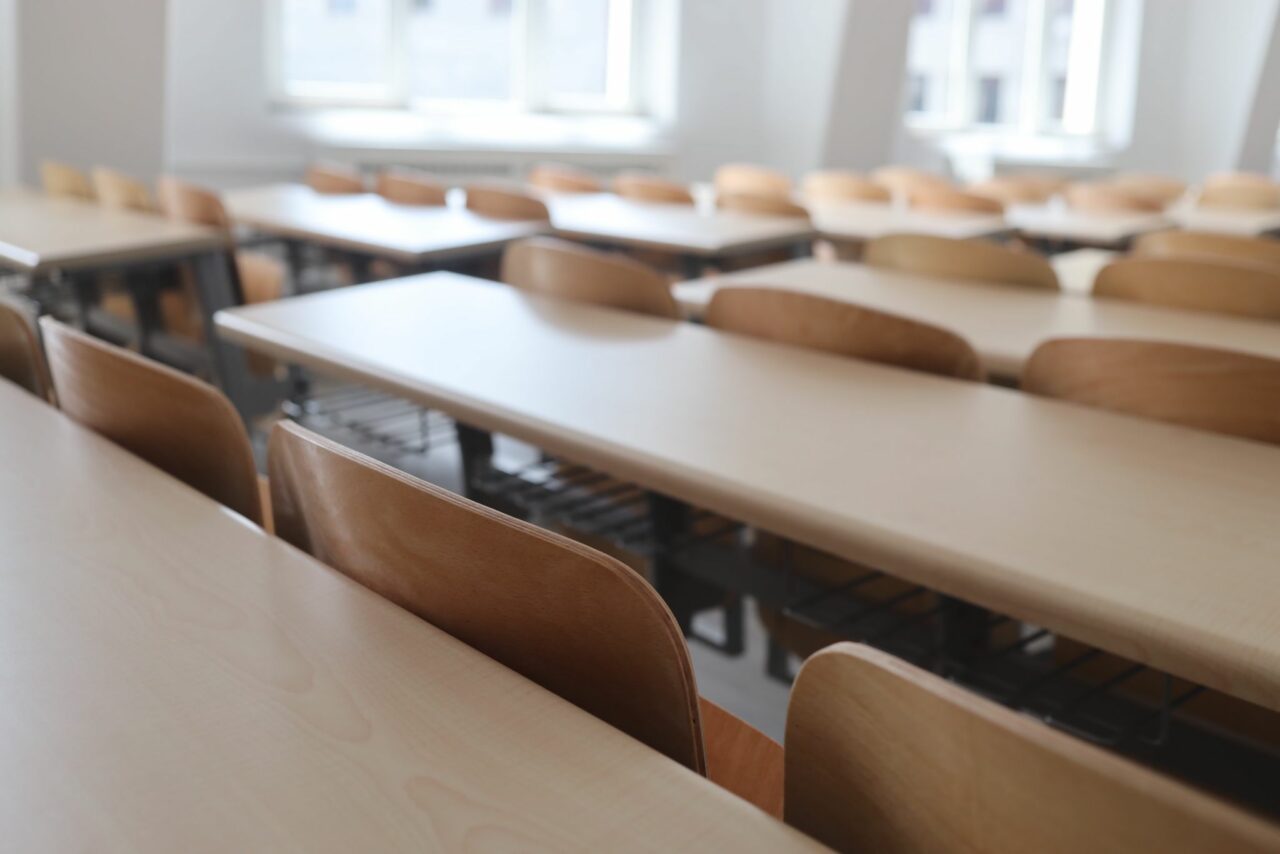 Elevii din mai multe sate din Bihor nu au putut ajunge la școală din cauza drumurilor înzăpezite sau înghețate