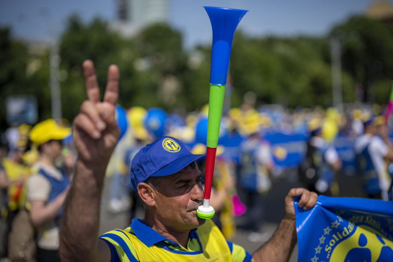 Protest masiv la Capitală. Sindicaliștii ies în stradă împotriva măsurilor de AUSTERITATE: „Guvernați și pentru noi, nu doar pentru voi!”