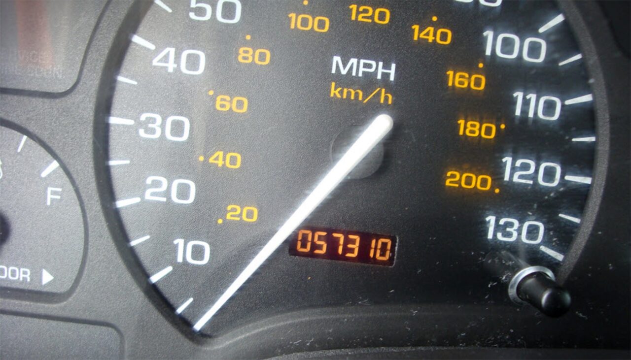 Care sunt cele mai mari riscuri ale mașinilor second-hand provenite din import. În România cele mai multe vehicule au kilometrajul modificat