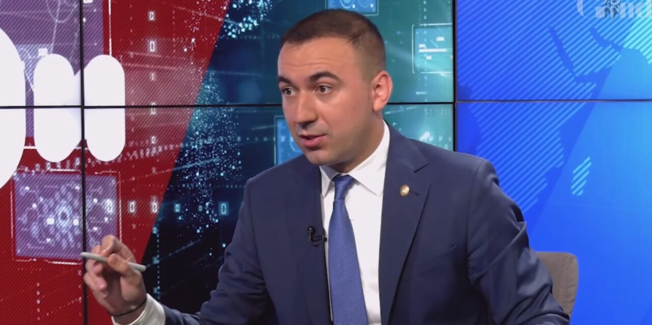 Bogdan Ivan denunță un fals. „Nu am abordat niciun oficial al poliției de frontieră ca să cer un tratament diferit”. Reacția lui Radu Oprea
