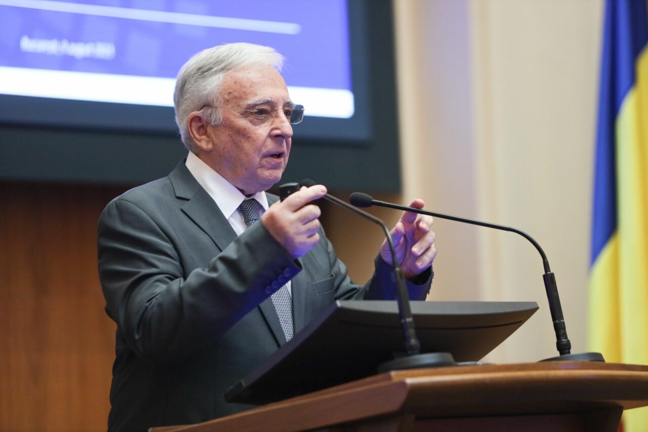 BNR ține cu dinții de curs. Moneda națională câștigă teren în raport cu euro și dolarul