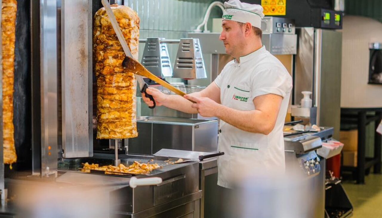 Criză, dar nu când vine vorba de mâncare. Încasări record și planuri de extindere națională pentru Dristor Kebap și McDonald’s