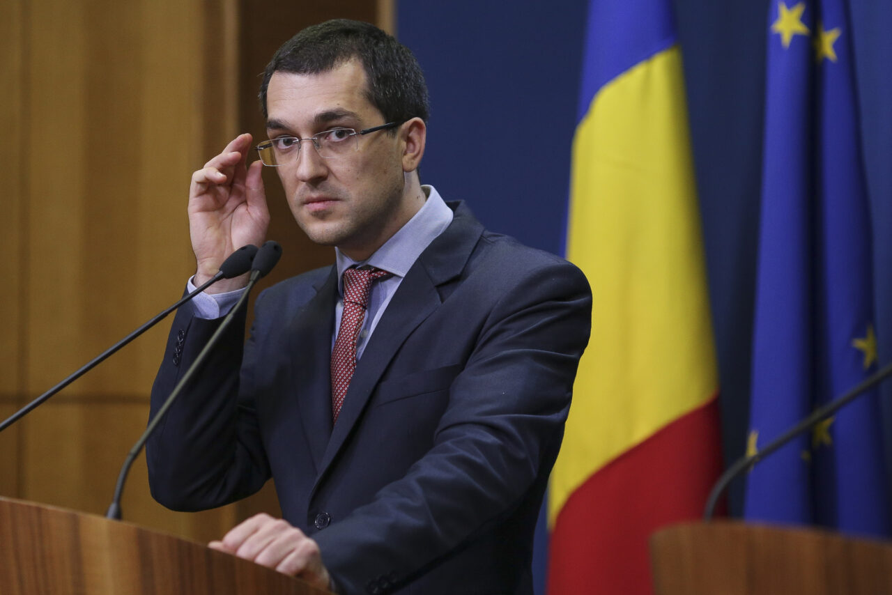 PSD dobil tožbo proti nekdanjemu ministru za zdravje Vladu Voiculescuju glede obtožb o korupciji pri nakupu cepiv