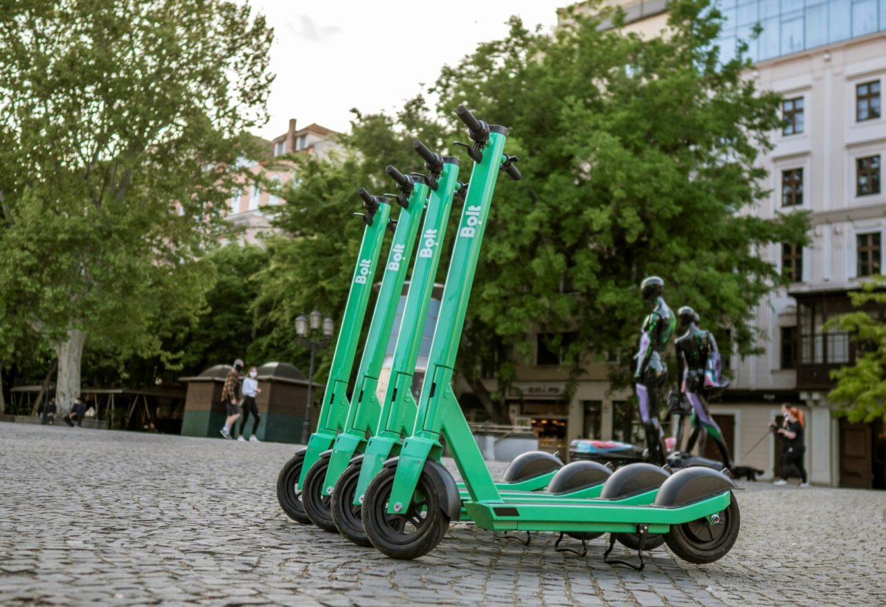 Primul oraș din România care introduce în trafic trotinete electrice cu „autopilot”. Ce fac în apropierea școlilor