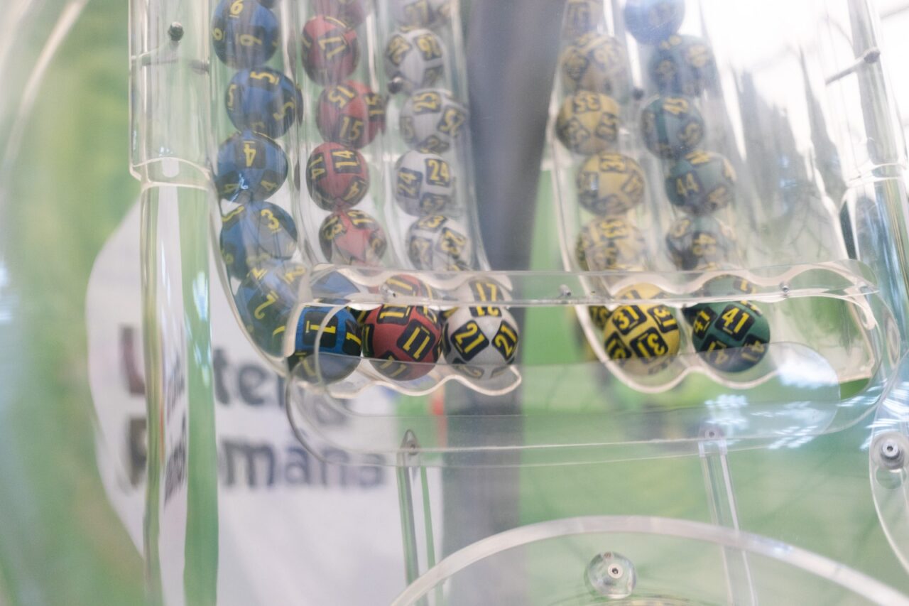 Numerele extrase la tragerile loto de joi, 4 decembrie 2025. Report de peste 8 milioane de euro, la Joker – categoria I