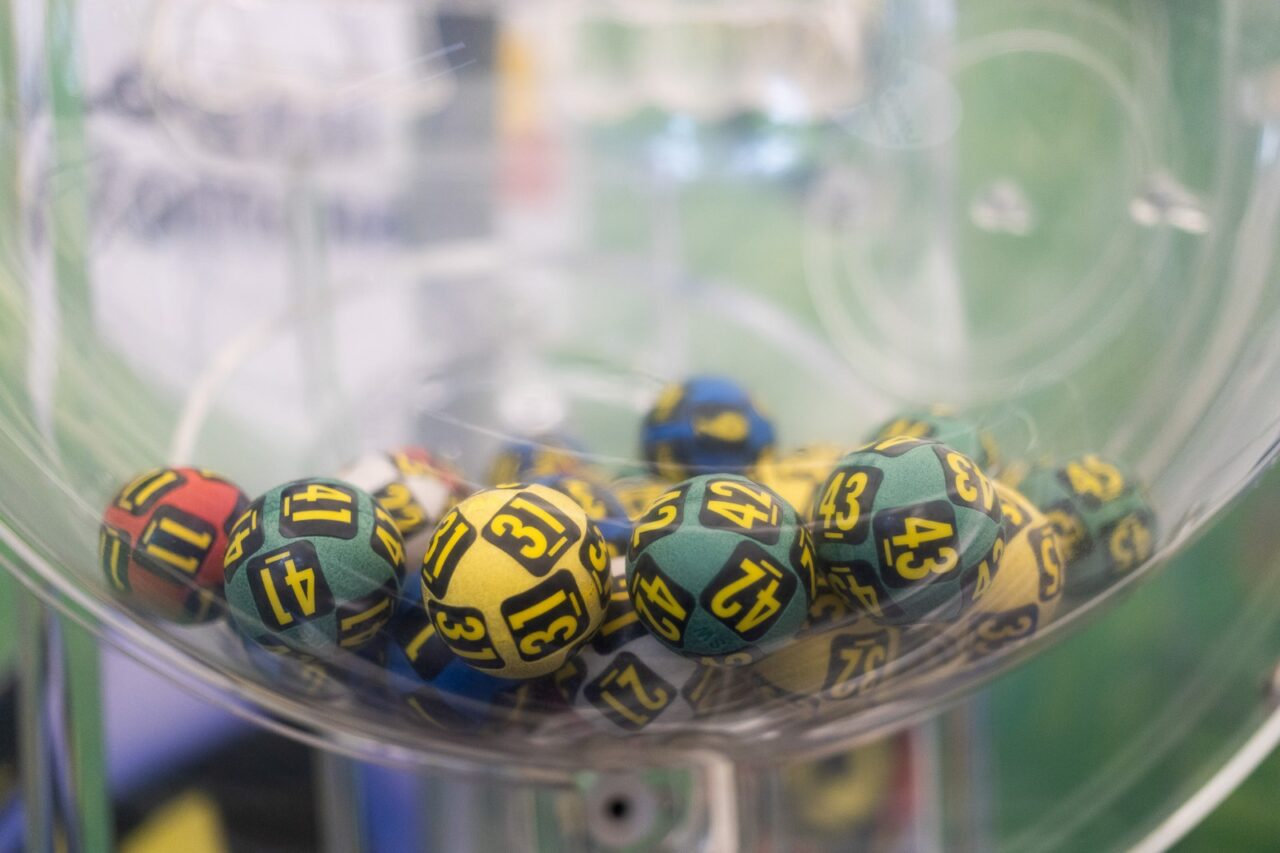 LOTO. Tragerile speciale de Anul Nou. Report la Joker și 6/49