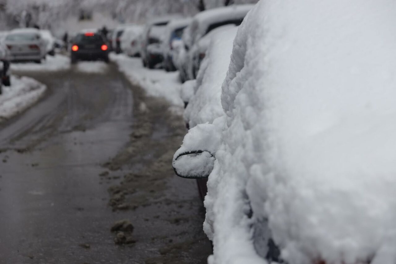 Meteorologii ANM anunță că vremea rea revine în România. Zonele vizate de ninsori, ger și ploi: A fost emis cod galben