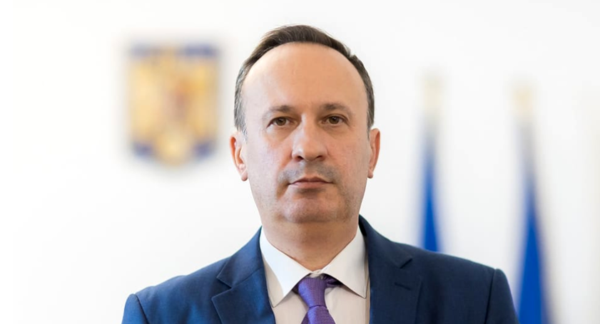 Un fost ministru de Finanțe dă alarma. Când dobânzile scad, guvernul se laudă. Acum cresc, dar e tăcere