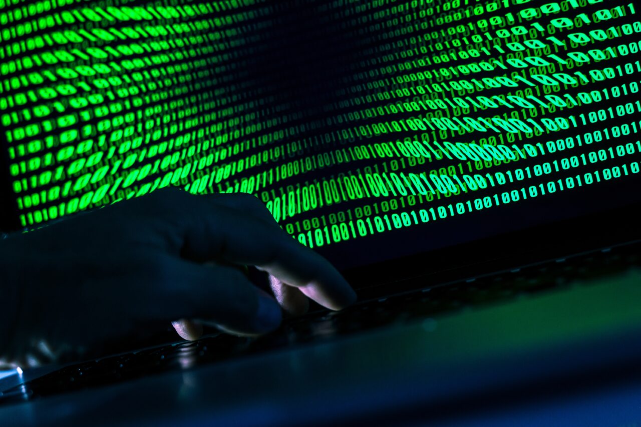 Cât valorează datele tale personale pe dark web. Hackerii îți pot goli conturile, dacă le au la dispoziție