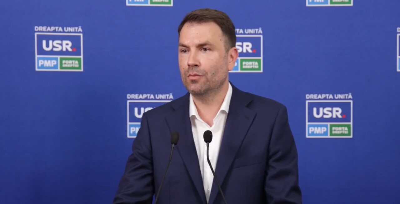 Cătălin Drulă se plânge că nu există stații de autobuz sub care bucureștenii să se ascundă de ploaie. Culmea, Drulă este candidatul susținut de Nicușor Dan, cel care a condus Bucureștiul 5 ani