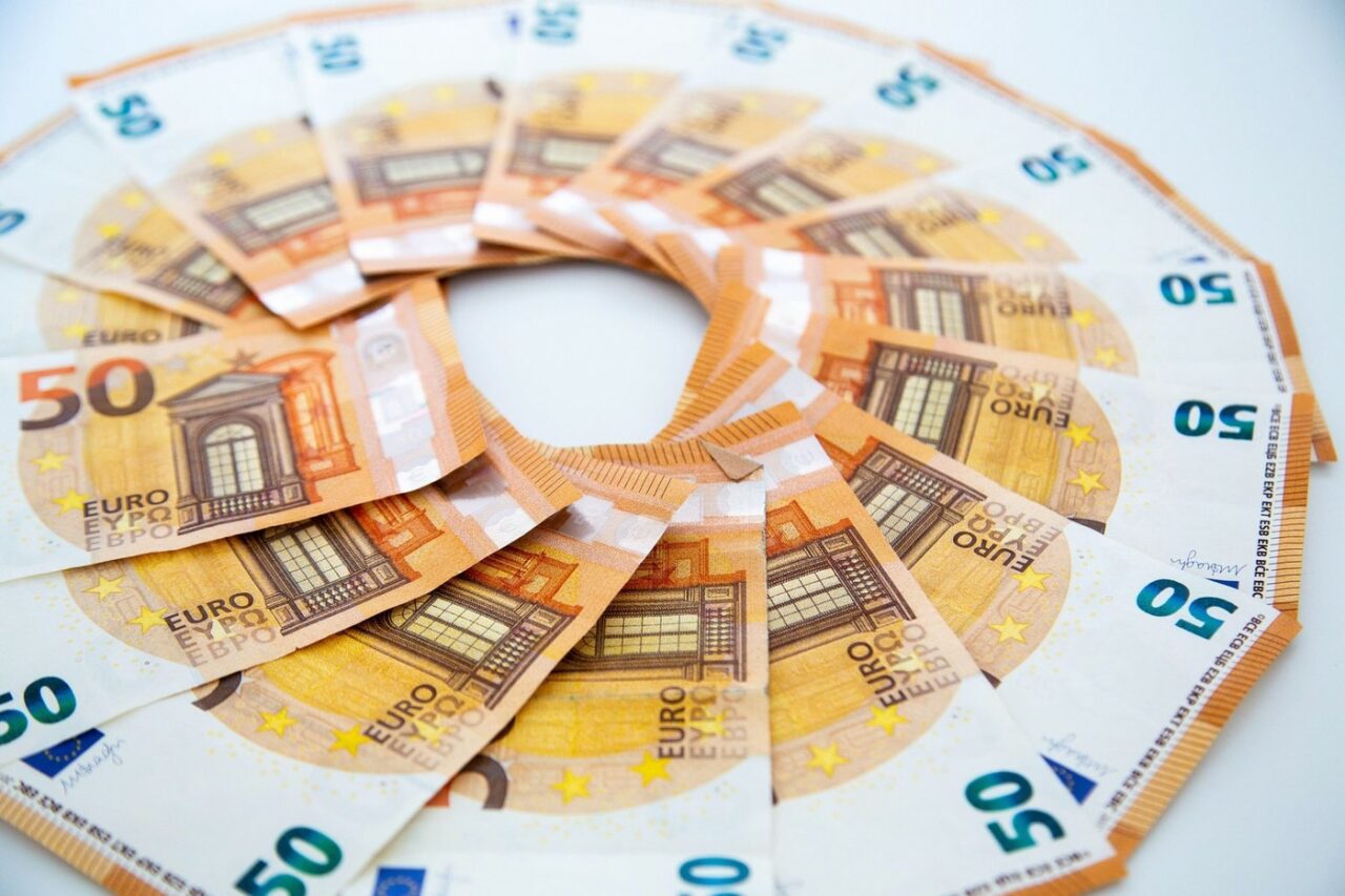 Teorii CONSPIRAȚIONISTE la Sofia. Bulgarii cred că bancnota de 50 de euro ar ascunde „chipul diavolului”