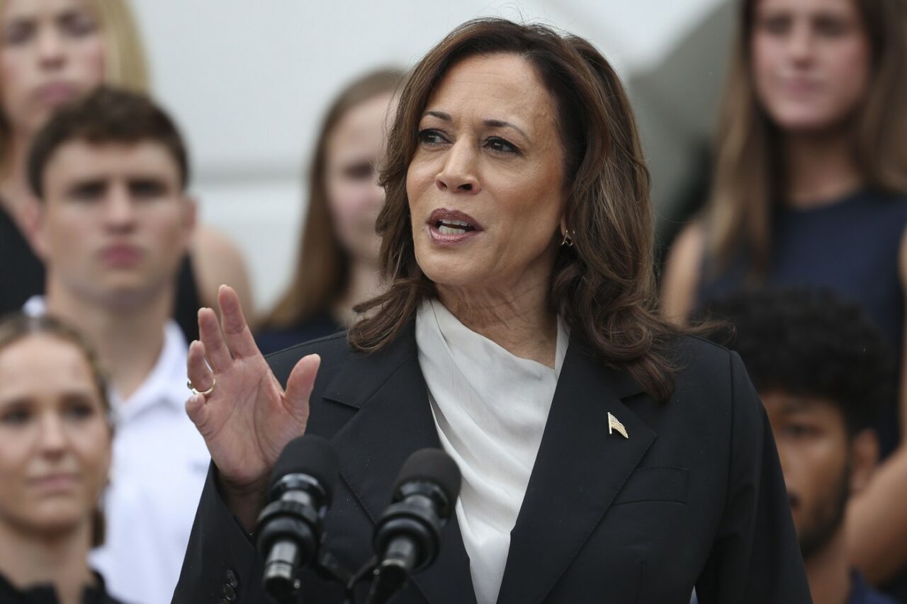 Război pe față în tabăra democrată din SUA. Kamala Harris îl atacă pe Joe Biden în cartea de memorii „107 zile”