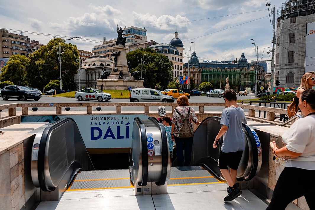 Tânără DESPĂGUBITĂ cu o sumă importantă de bani, după ce a dat în judecată Metrorex pentru că s-a accidentat în stația de metrou Universitate