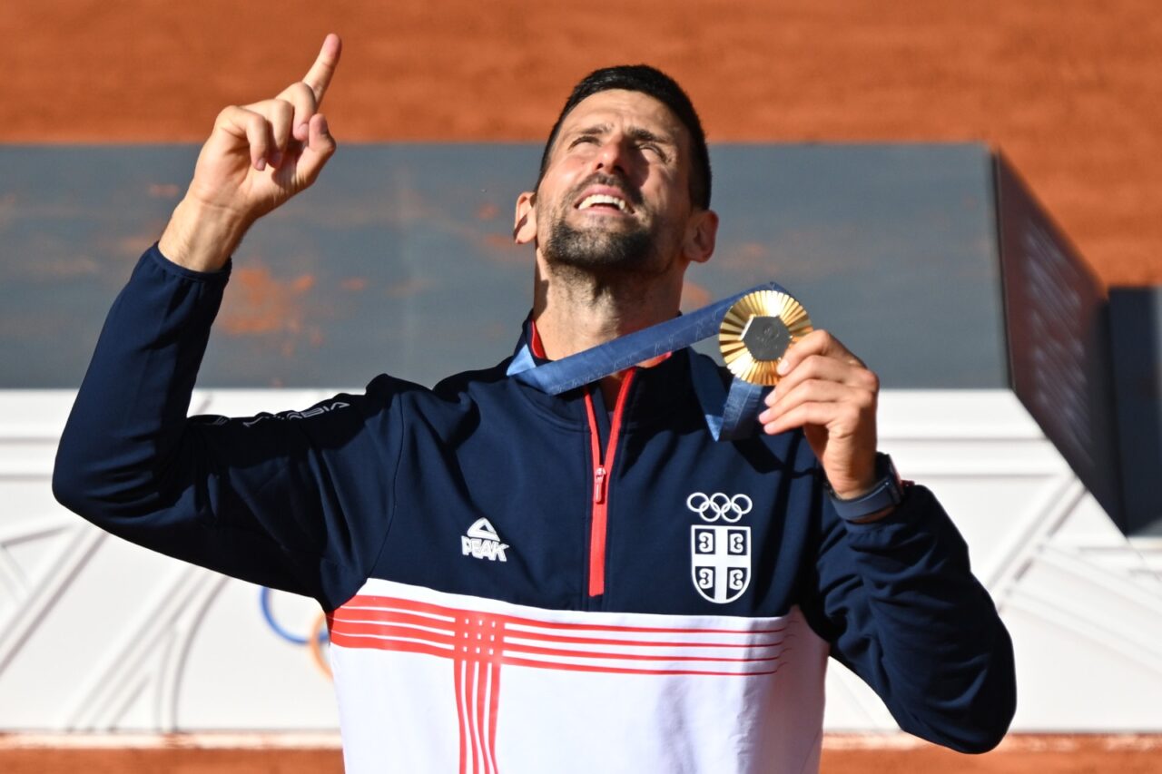 Novak Djokovic, surprins la plimbare noaptea în Belgrad, fără gardă de corp. Ce făcea campionul mondial la tenis când a fost filmat