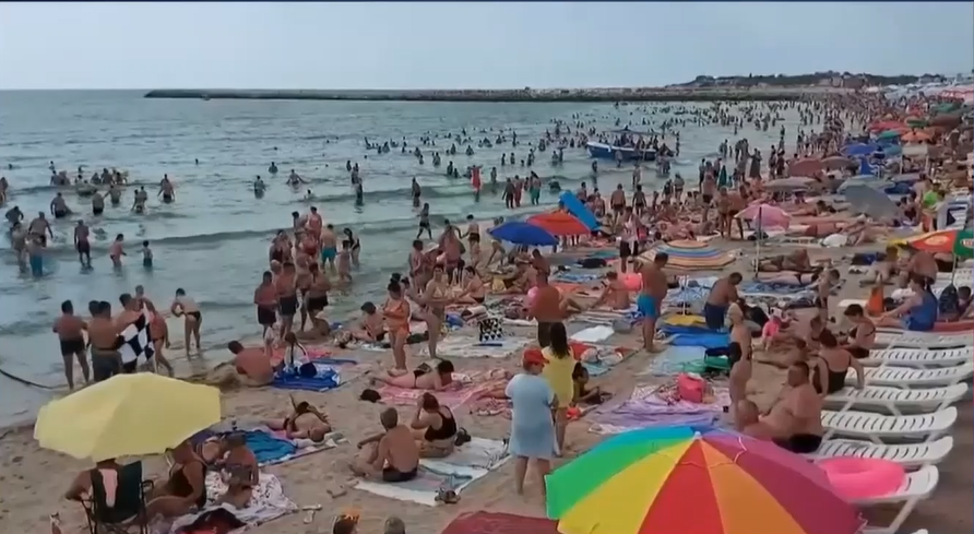 Țara în care se ARESTEAZĂ PROSOAPELE de pe plajă. Ce regulă încalcă turiștii